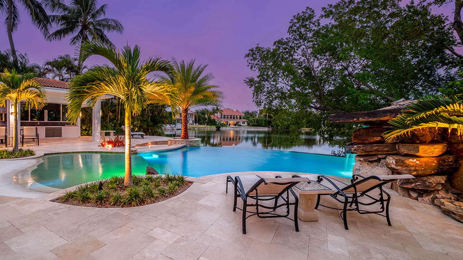 Luxury pool photo 3